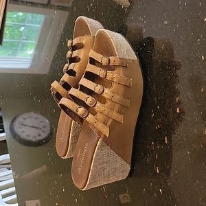 Antelope  tan platform sandals size 39